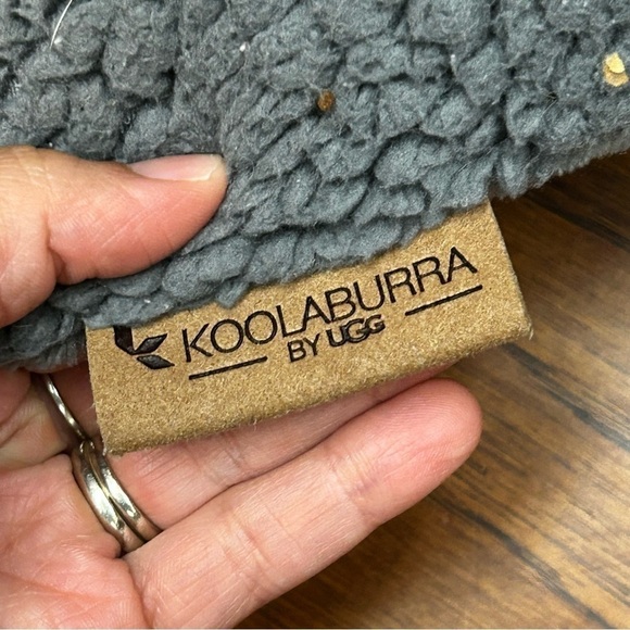 Koolaburra by UGG throw pillows - Picture 3 of 4